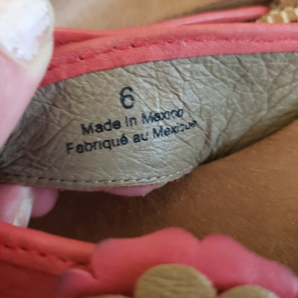 Manitobah Mukluks Wasaga Flip-Flop Red/Rouge- 6M - Picture 6 of 12